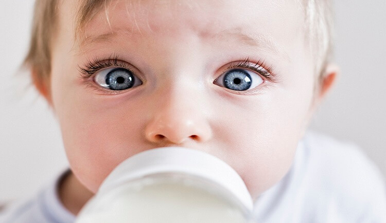 شیر خوردن نوزاد در هفته پنجم رشد نوزاد و شیرخوار